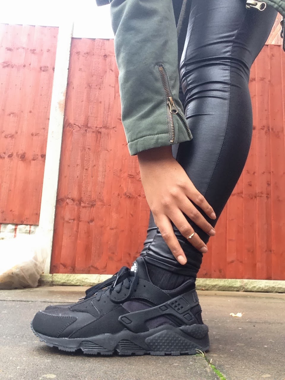triple black huarache ultra mens